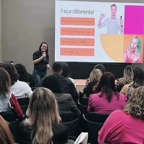 Palestra no Fórum para Gestores da Beleza, em Salvador, Bahia